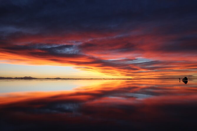 5-Hour Uyuni Salt Flat Tour Stargazing and Sunset/Sunrise In Group - Sunset on the wide white plain
