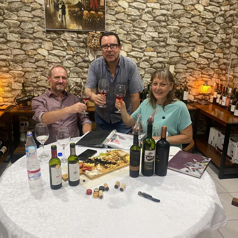Bolivia: Bolivian Wine Tasting with Charcuterie Board - The first 15 minutes: a short lesson in Bolivian wine