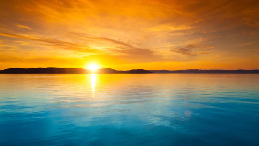 Bolivia: starlights and sunrise in Uyuni salt flat - Stars over the white salt plain