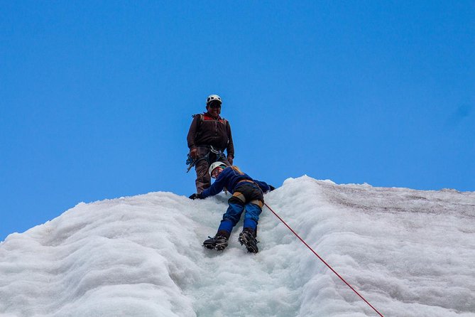 Climbing Huayna Potosí - Day one: fitting gear and learning on the glacier