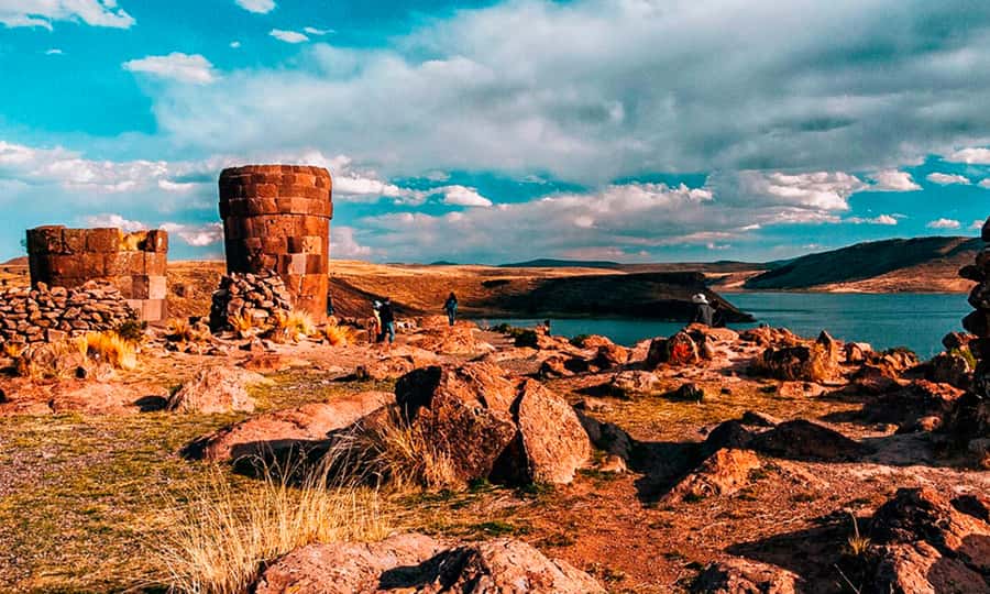 From La Paz: 2-Day Tour to Isla del Sol & Lake Titicaca - Speedboat across the cobalt waters