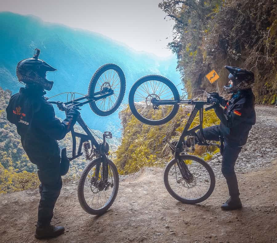 From La Paz: 3-Day Biking Tour Death Road & Uyuni Salt Flats - Key points at a glance