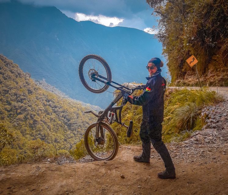 From La Paz: 3-Day Biking Tour Death Road & Uyuni Salt Flats - A morning arrival and a 10:30 a.m. 4x4 departure