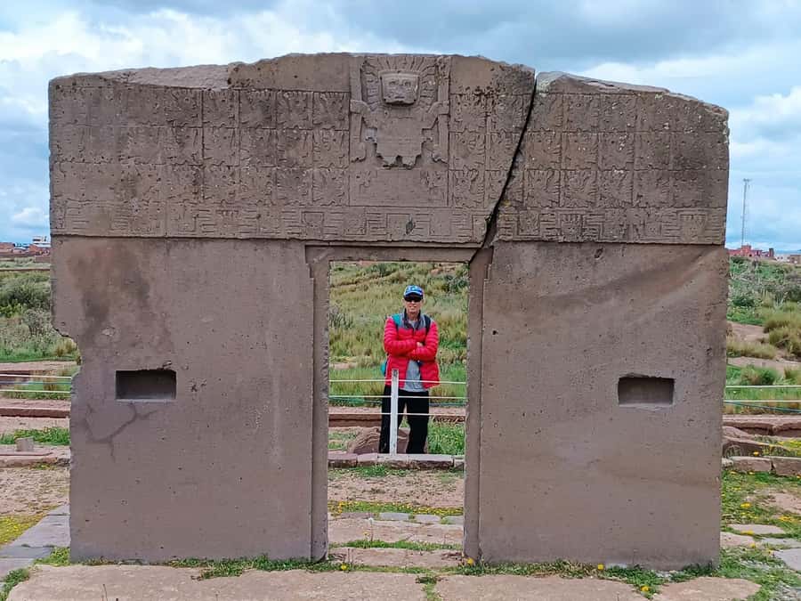 From La Paz: Tihuanacu & Titicaca Lake in one day with lunch - Exploring Tiwanaku and Puma Punku