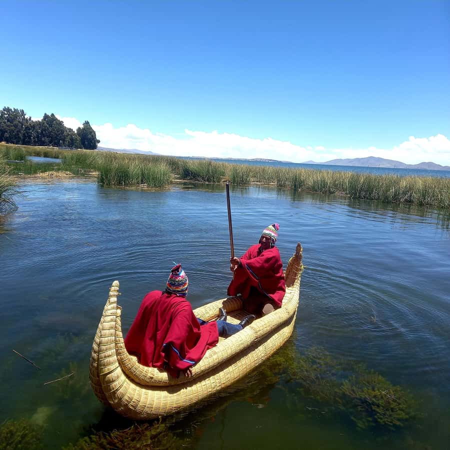 From La Paz: Tihuanacu & Titicaca Lake in one day with lunch - A local Bolivian lunch in the middle of the day