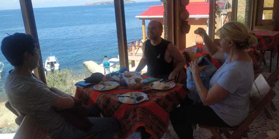 From La Paz: Tiwanaku and Lake Titicaca One-Day Tour - Lunch in a local village