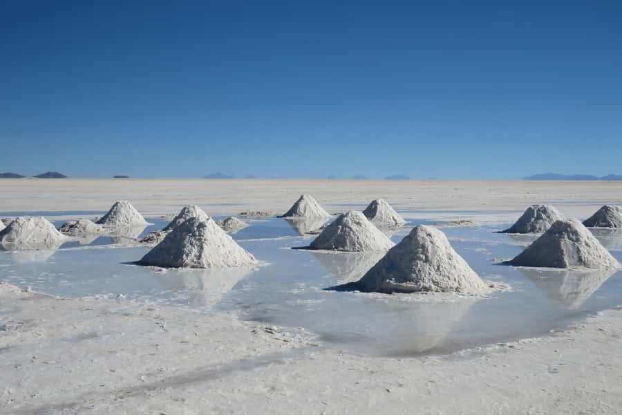 From La Paz to Atacama: Uyuni Salt Flats 4-Day Tour - From La Paz to Uyuni by overnight bus