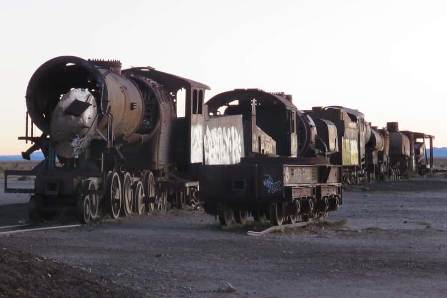From La Paz to Atacama: Uyuni Salt Flats 4-Day Tour - Sol de Mañana before breakfast