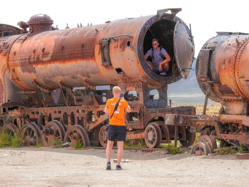 From La Paz: Uyuni Salt Flat Tour & Overnight Roundtrip Bus - Entering the Salar de Uyuni