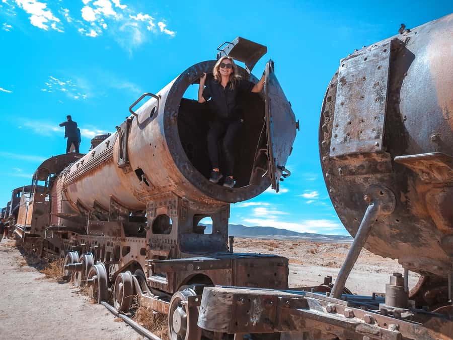 From La Paz: Uyuni Salt Flat Tour & Overnight Roundtrip Bus - Incahuasi Island and its giant cacti
