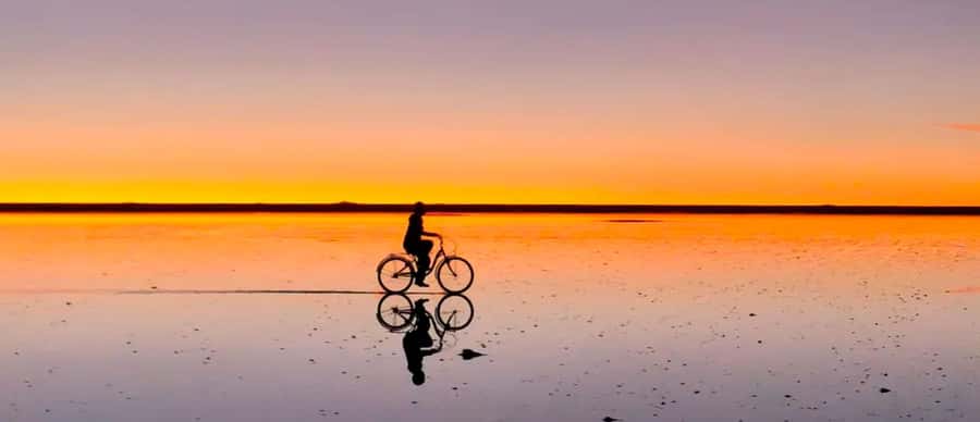 From La Paz: Uyuni Salt Flats 2-Day Tour with Bus Transfers - Crossing the white expanse of Salar de Uyuni
