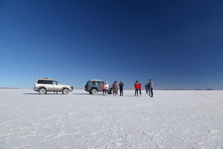 From La Paz: Uyuni Salt Flats & Lagoons 5-Day Tour - Train Graveyard and Colchani begin the salt-flat day