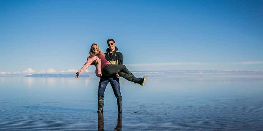 From San Pedro de Atacama: 3 days to Uyuni Salt Flat - Day 1: Lagoons, volcanoes, and hot water