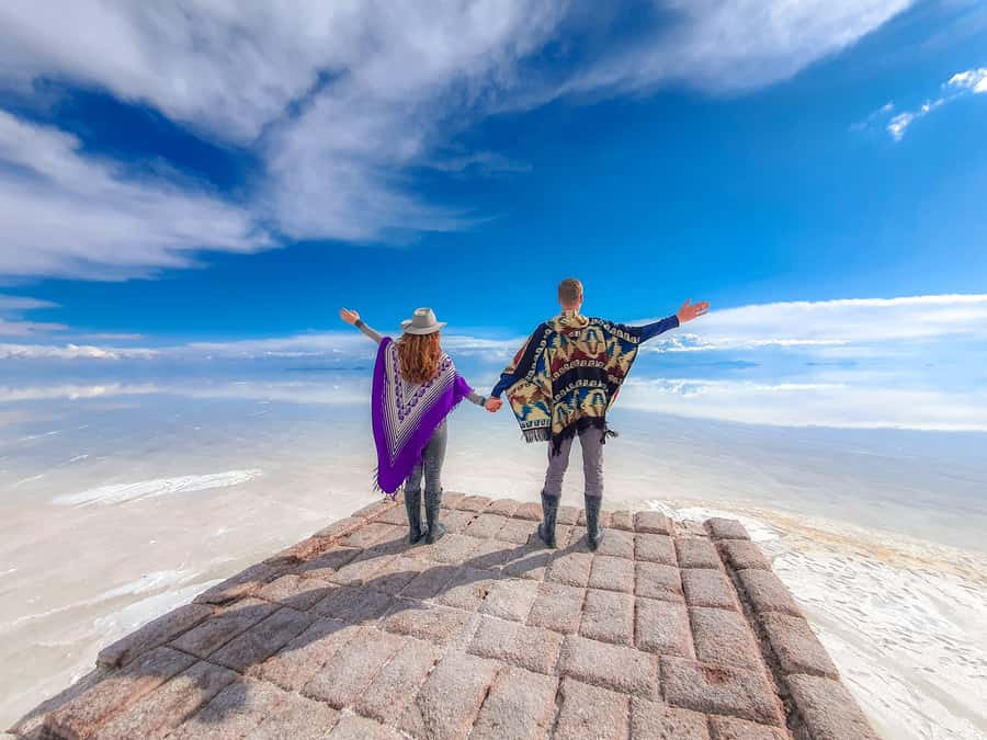 From Uyuni: Red Lagoon & Uyuni Salt Flats 3-Day Guided Tour - Day three: geysers, hot springs, and the long road back