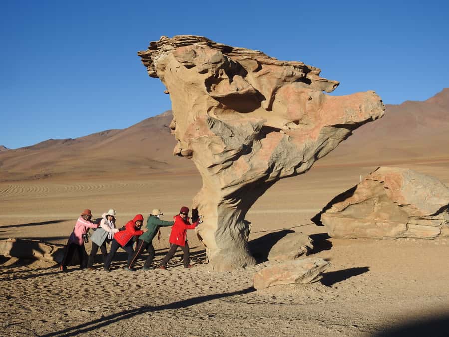 From Uyuni: Red Lagoon & Uyuni Salt Flats 3-Day Guided Tour - What the 4WD journey is really like