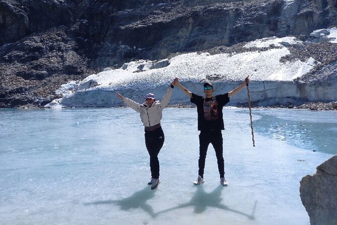 Full day Tour Charquini and Laguna Esmeralda - Milluni Cemetery and the story of Bolivia