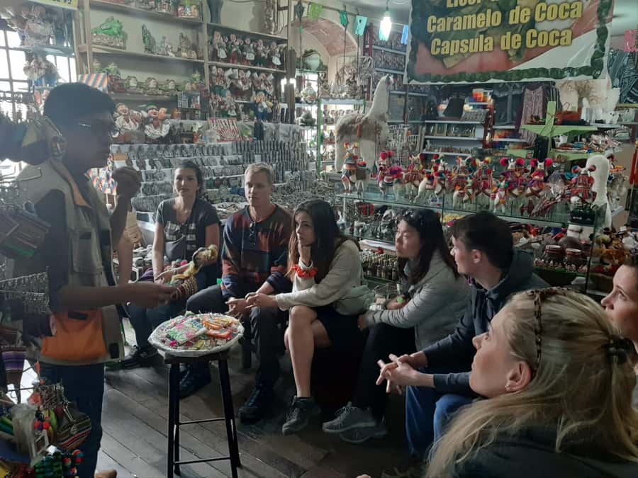 La Paz and El Alto: Cable Car Rides and Walking Tour - What the guides add to a short itinerary