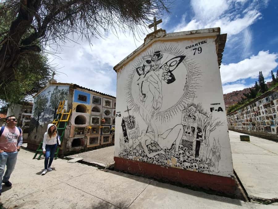 La Paz: Cable Car, Cemetery, Shaman, and El Alto Tour - Guide quality makes the difference