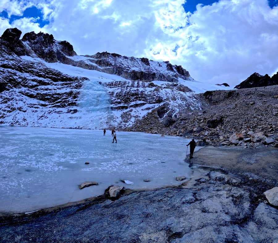 La Paz: Charquini Mountain Guided Hike - Who should book this hike?