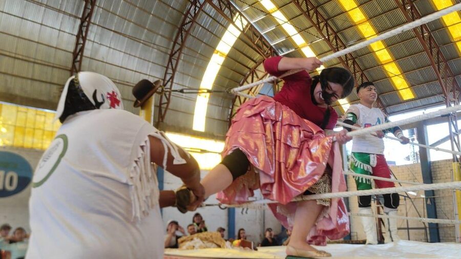 La Paz: Cholitas Wrestling Tickets and Transfer - Ninety minutes of theatrical action