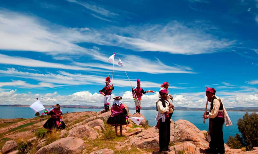 La Paz: Full Day Trip to Copacabana and Isla del Sol - Copacabana: lunch and a short first look