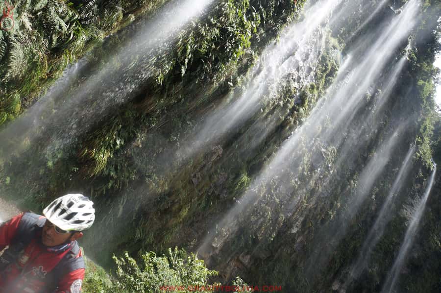 La Paz: Mountain Bike Down the World's Most Dangerous Road - From La Paz to La Cumbre at 4,700 meters