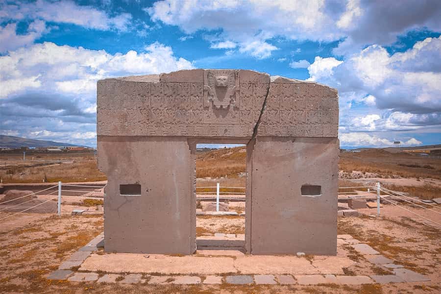 La Paz: Tiwanaku Shared Tour with Lunch + Tour Guide - Seeing the Puerta del Sol and Kalasasaya