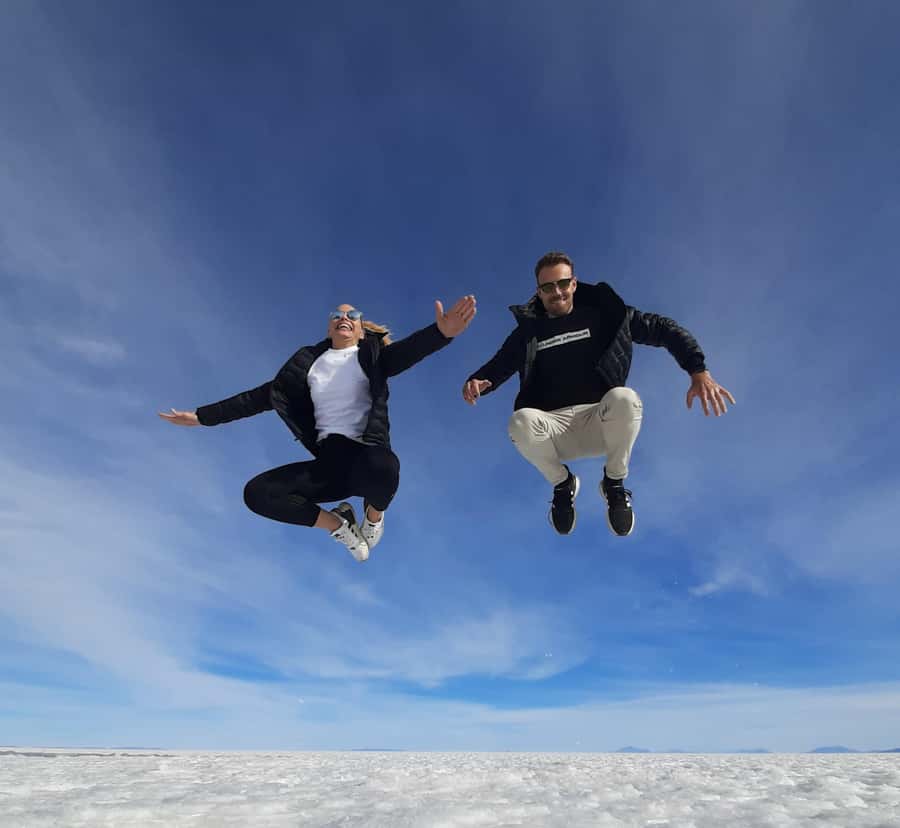 La Paz: Uyuni Salt Flats & Lagoon Share Trip (private room) - The guide and the handoff in Uyuni