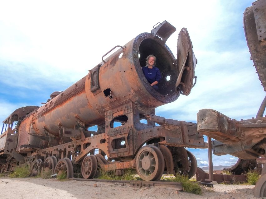 La Paz: Uyuni Salt Flats & San Pedro de Atacama 3-Day Tour - Crossing at Hito Cajon into Chile