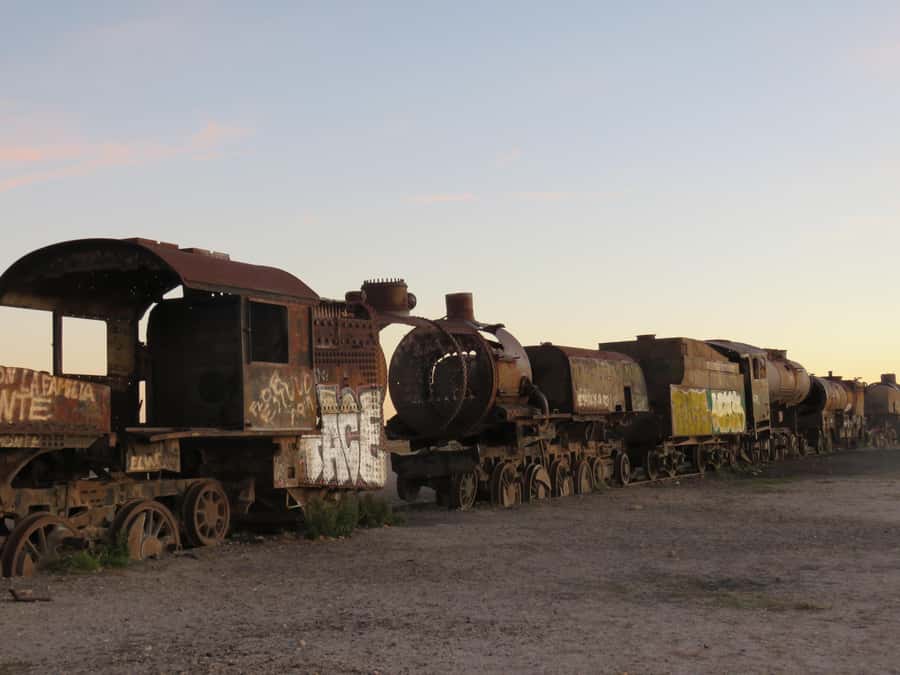La Paz: Uyuni Salt Flats Tour by Bus - Crossing the Uyuni Salt Flats by 4WD