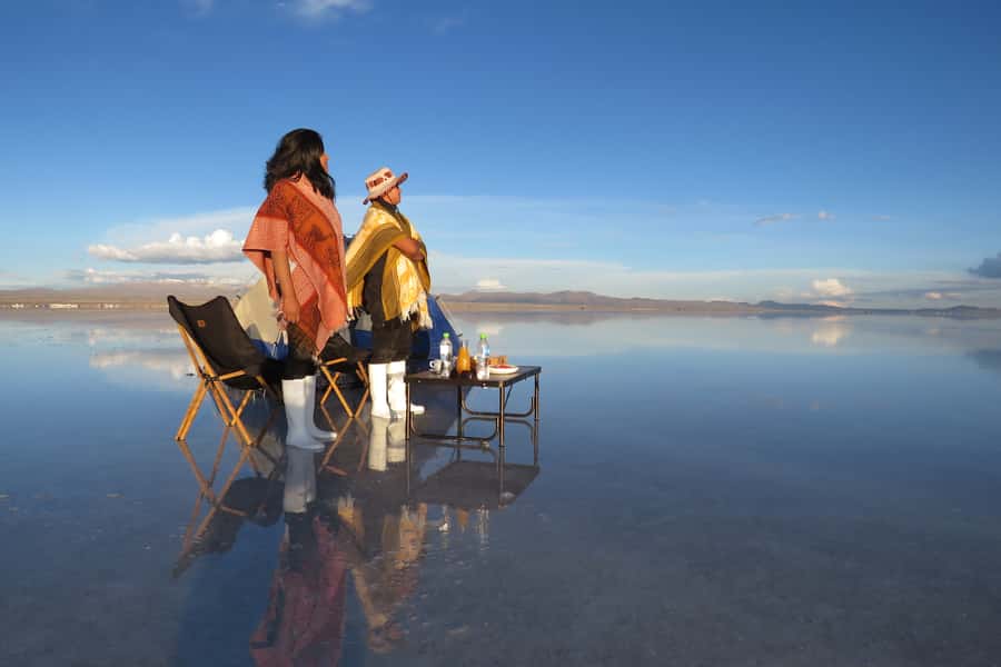La Paz: Uyuni Salt Flats Tour by Bus - The overnight ride from La Paz to Uyuni