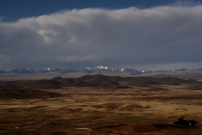Private Tiwanaku and Titicaca Day Trip from La Paz - Leaving La Paz in a private, air-conditioned car