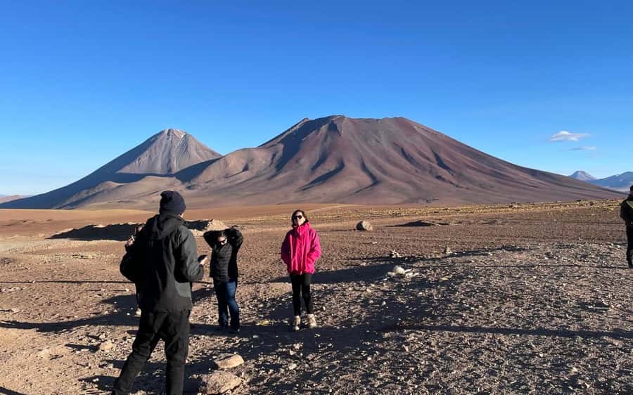San Pedro de Atacama: 4-Day Uyuni Salt Flats Tour - Ojos del Salar, Colchani, and the Train Cemetery