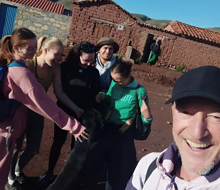 Sucre: 1-Day Trek in the Crater of Maragua and Inca Trails - Guides, language, and the feel of the day