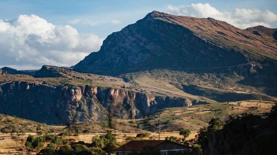 Sucre: Sunrise, the Crater de Maragua and old Cave Paintings - Tumpeca and the Jalqa connection