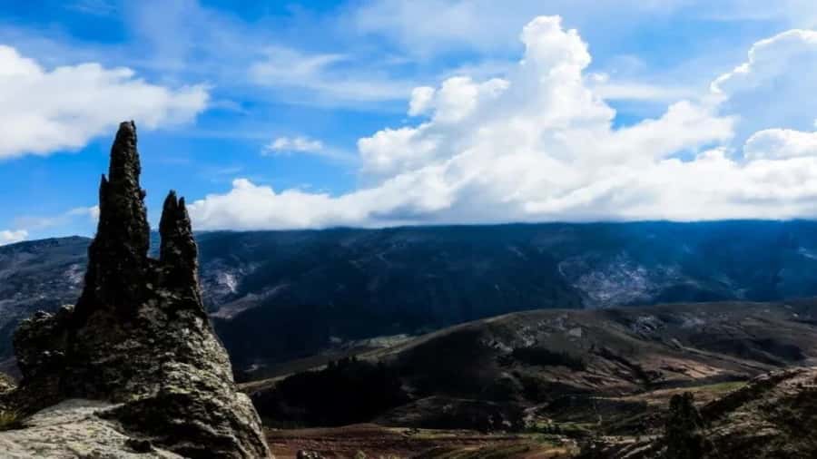 Sucre: Sunrise, the Crater de Maragua and old Cave Paintings - Maragua Crater and the mineral-colored mountains