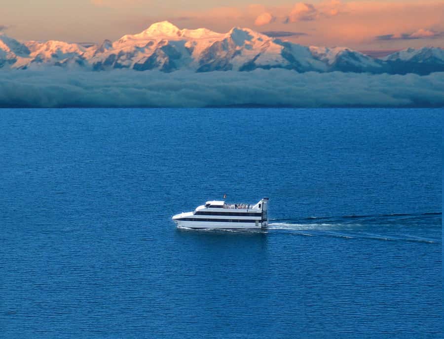 Titicaca Lake: Highlights Tour from La Paz by Bus - Leaving La Paz for Lake Titicaca