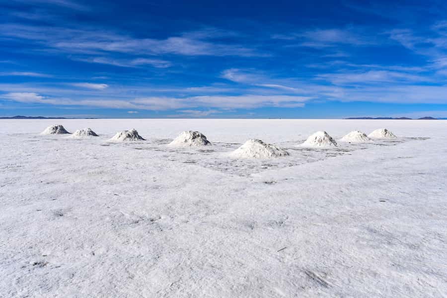 Uyuni: 3 day-tour, salt flats & surrealistic deserts - Day two: colored lagoons, geysers, and the high desert