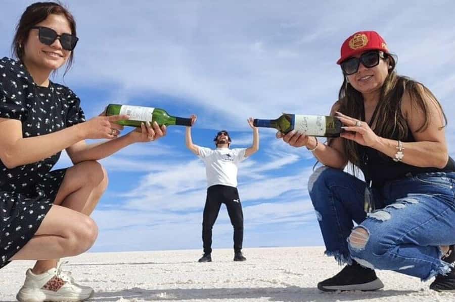 Uyuni: 3-Days Salt Flats and Desert Adventure Tour with Food - Crossing the Siloli Desert to the Stone Tree