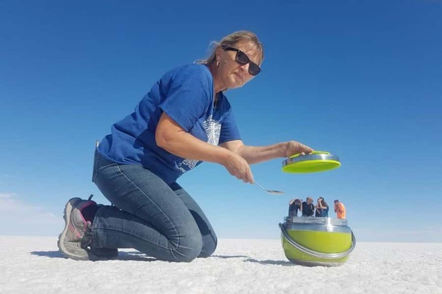 Uyuni: 3-Days Salt Flats and Desert Adventure Tour with Food - Colchani and the first taste of salt culture