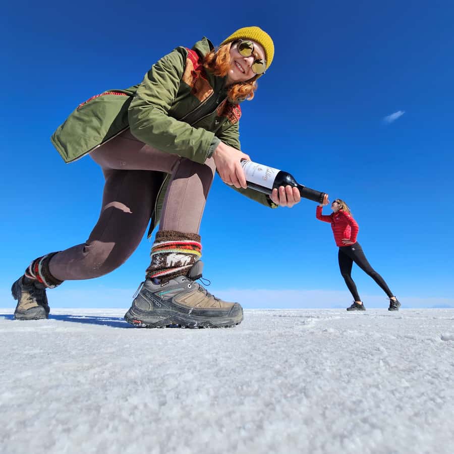 Uyuni: Isla Incahuasi & Uyuni Salt Flats Full-Day Jeep Tour - Sunset with wine on the open salt plain