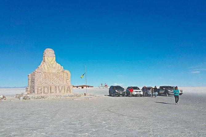 Uyuni Salt 1 day Tour with guide in English + Lunch and Sunset - The guide, vehicle, and group size