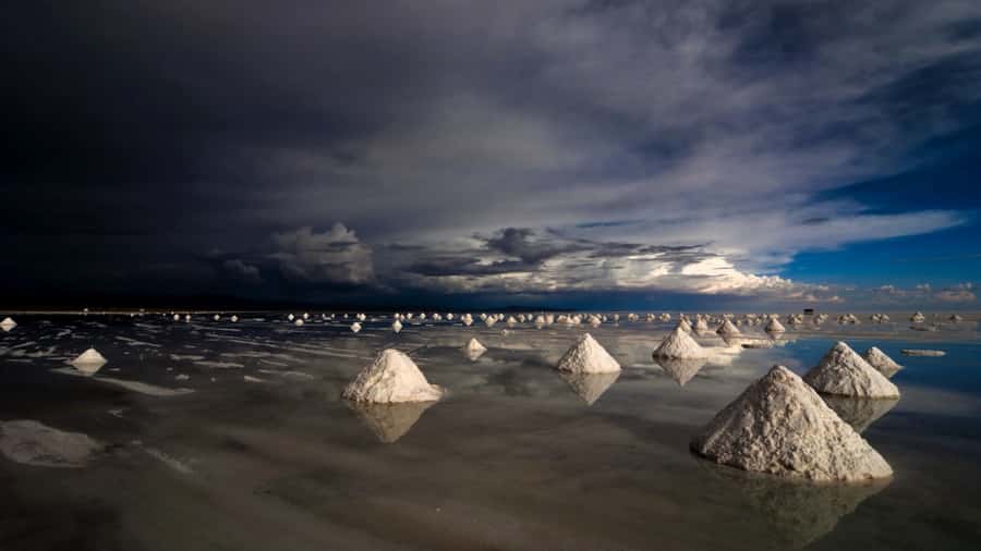 UYUNI SALT FLAT: SUNSET & STARLIGHT EXPERIENCE - First views across the Uyuni Salt Flat
