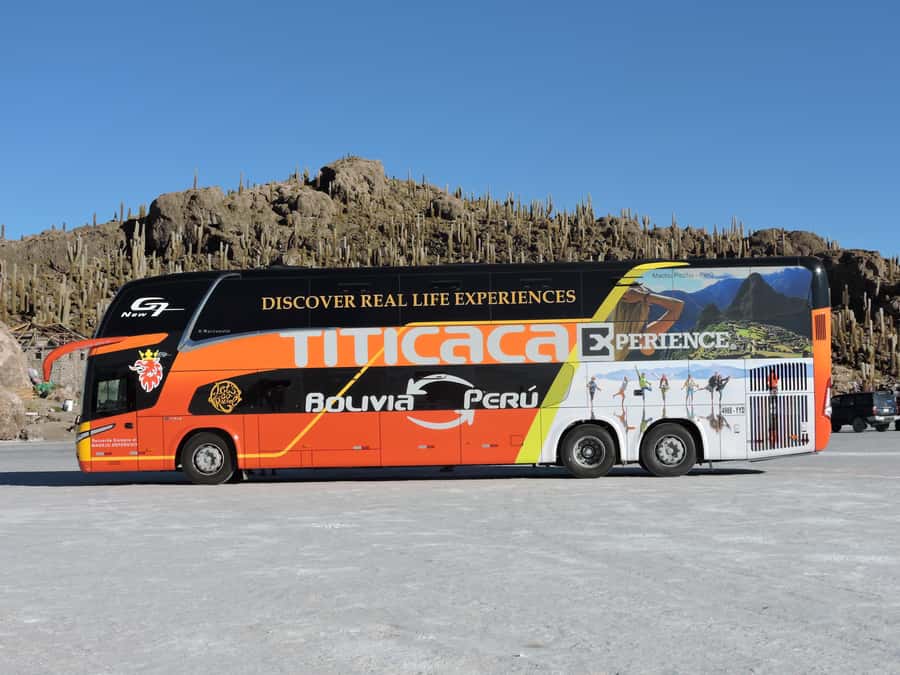 Uyuni tour express from La Paz by bus - Boarding the 9:45 p.m. bus in La Paz