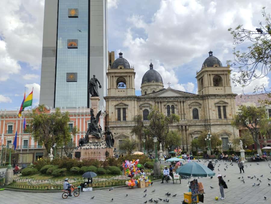 Walking city tour La Paz - Murillo Square and the public face of Bolivia