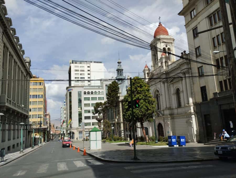 Walking city tour La Paz - Color, stories, and the Paceña point of view