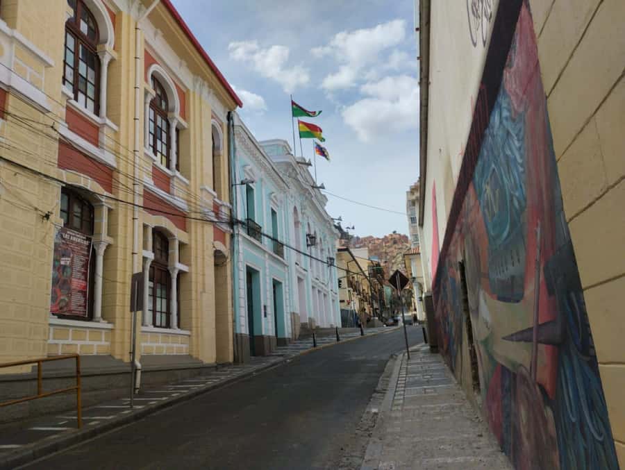 Walking city tour La Paz - Jaén Street brings the walk down to a human scale
