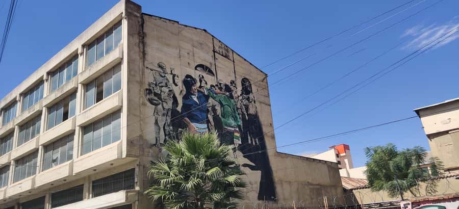Walking tour in Cochabamba not your average - Following murals along Calle Colombia and San Martin